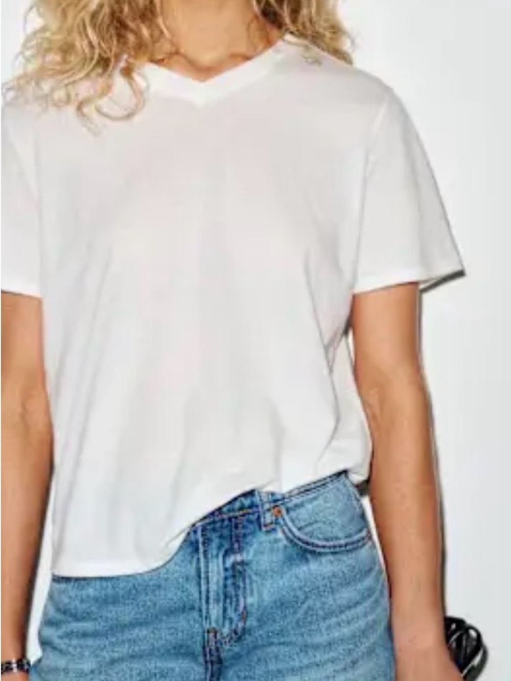 Reformation NWT Lexi White V-Neck Short Sleeve Tee